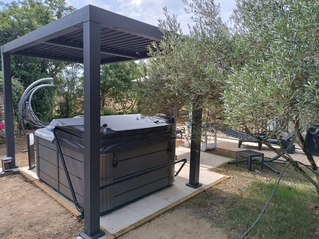 Installer un spa sur une terrasse : est-ce une bonne idée ?, Ligne-Spa