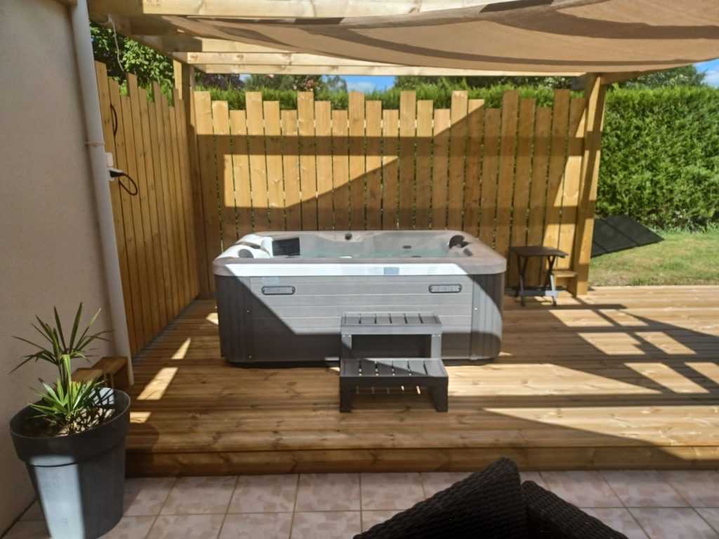 Installer un spa sur une terrasse : est-ce une bonne idée ?, Ligne-Spa