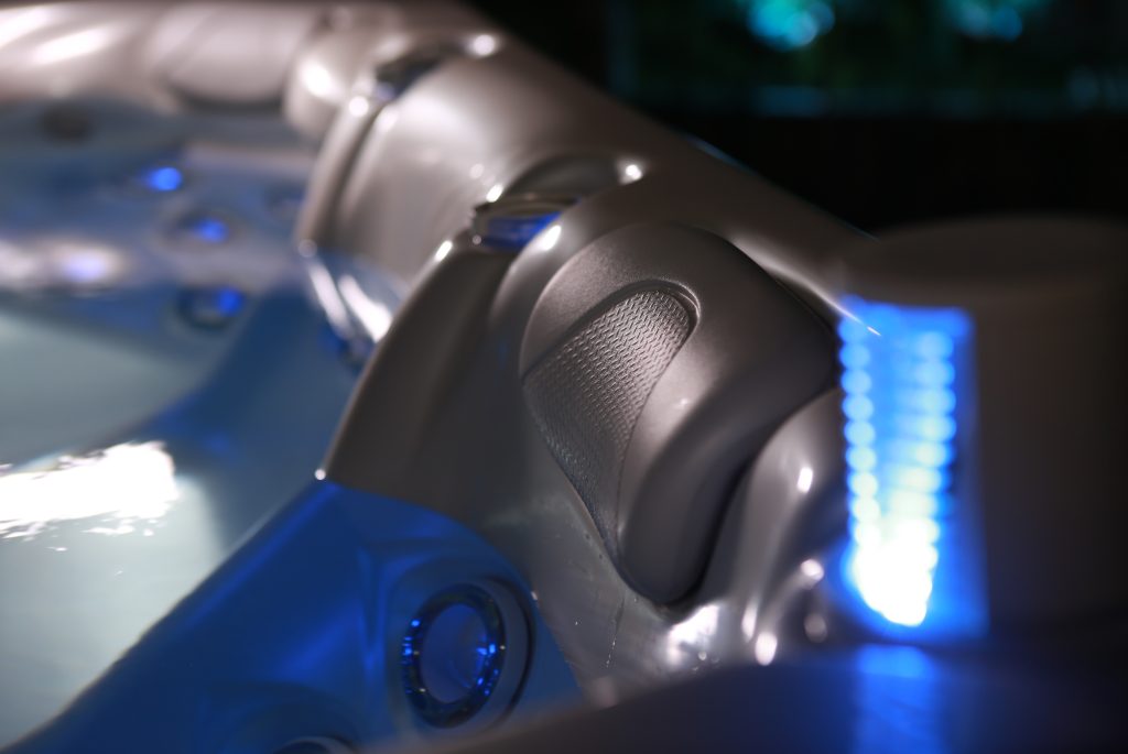 Consommation électrique d’un jacuzzi : ce que ça coûte et comment réduire la facture, Ligne-Spa
