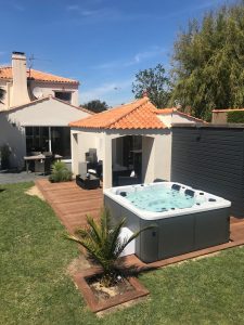 Aménagement terrasse spa : créez une bulle de bien-être végétale et design chez vous , Ligne-Spa