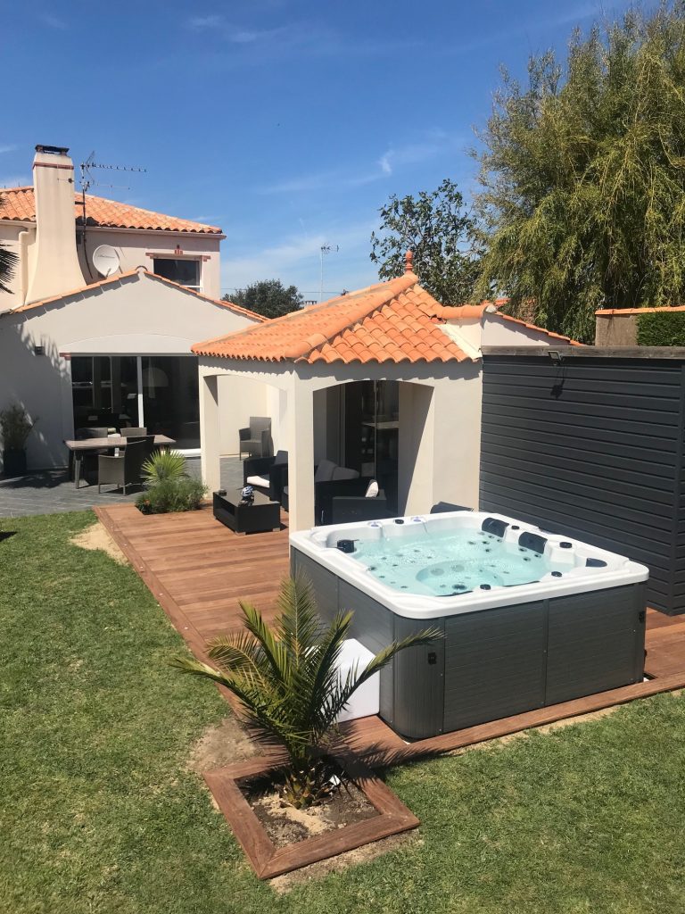 Installer un spa sur une terrasse : est-ce une bonne idée ?, Ligne-Spa