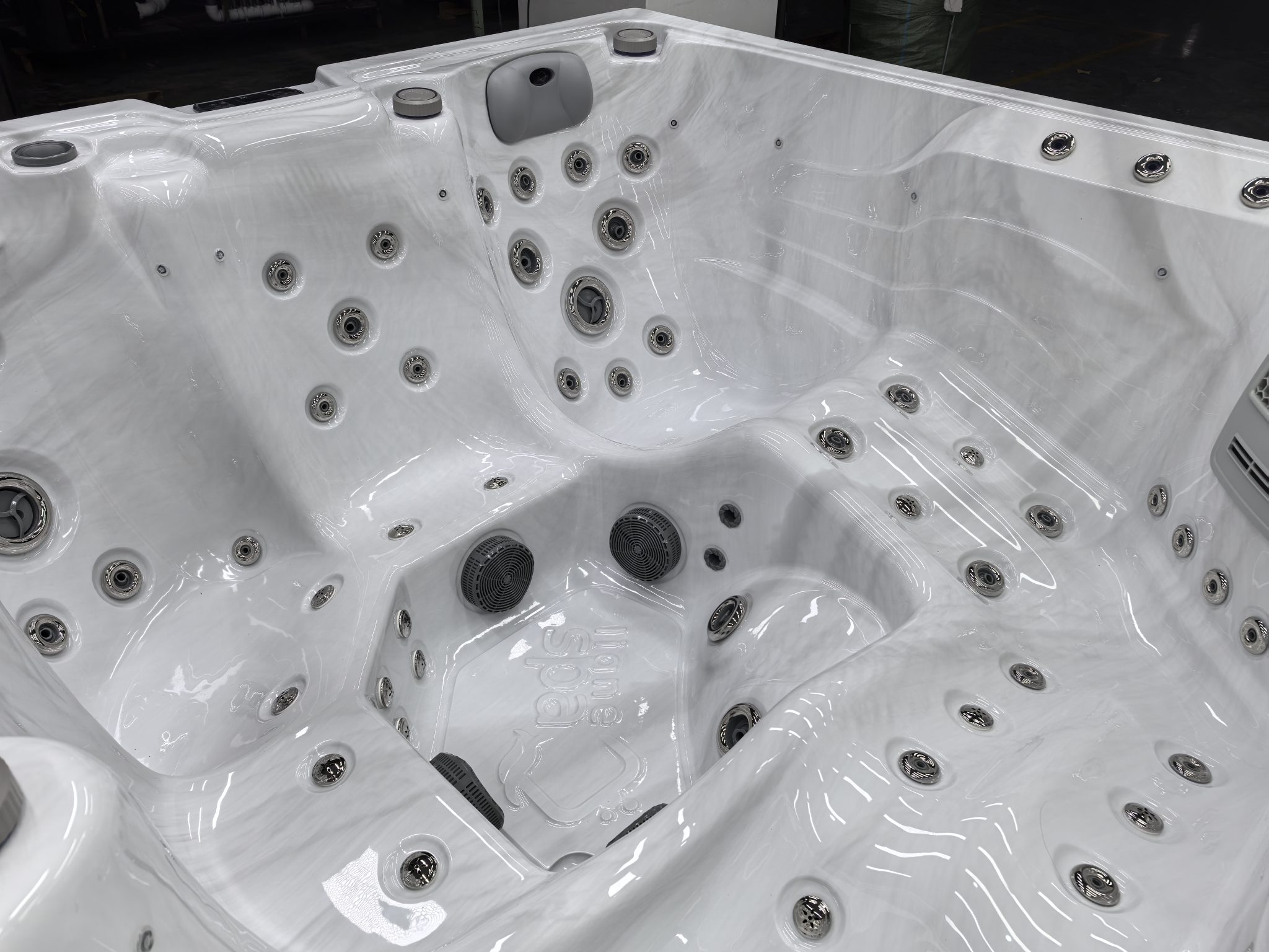 Ligne Spa LS PORTO VECCHIO ECO-ENERGIE – Spa 2m x 2m – 5 places dont 2 places allongées SPAS Ligne-Spa Ligne Spa LS PORTO VECCHIO ECO-ENERGIE – Spa 2m x 2m – 5 places dont 2 places allongées SPAS Ligne-Spa