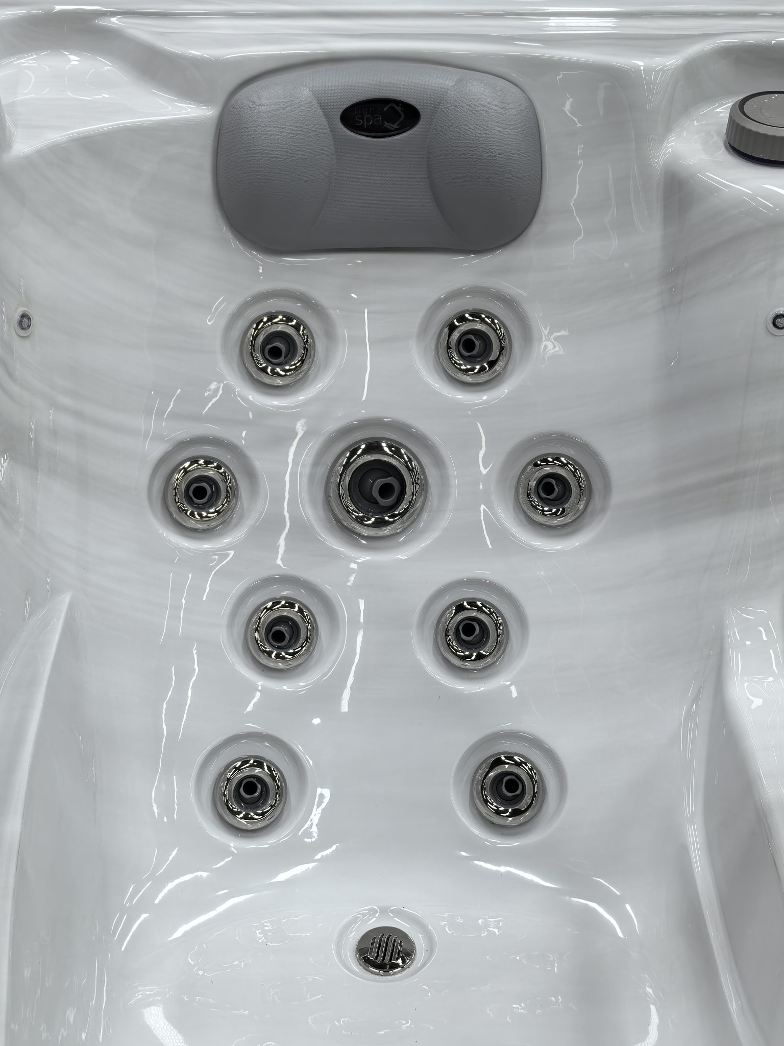 Spa LS VENISE Ecomax – Spa 2 places allongées – Plug and Play SPAS Ligne-Spa Spa LS VENISE Ecomax – Spa 2 places allongées – Plug and Play SPAS Ligne-Spa