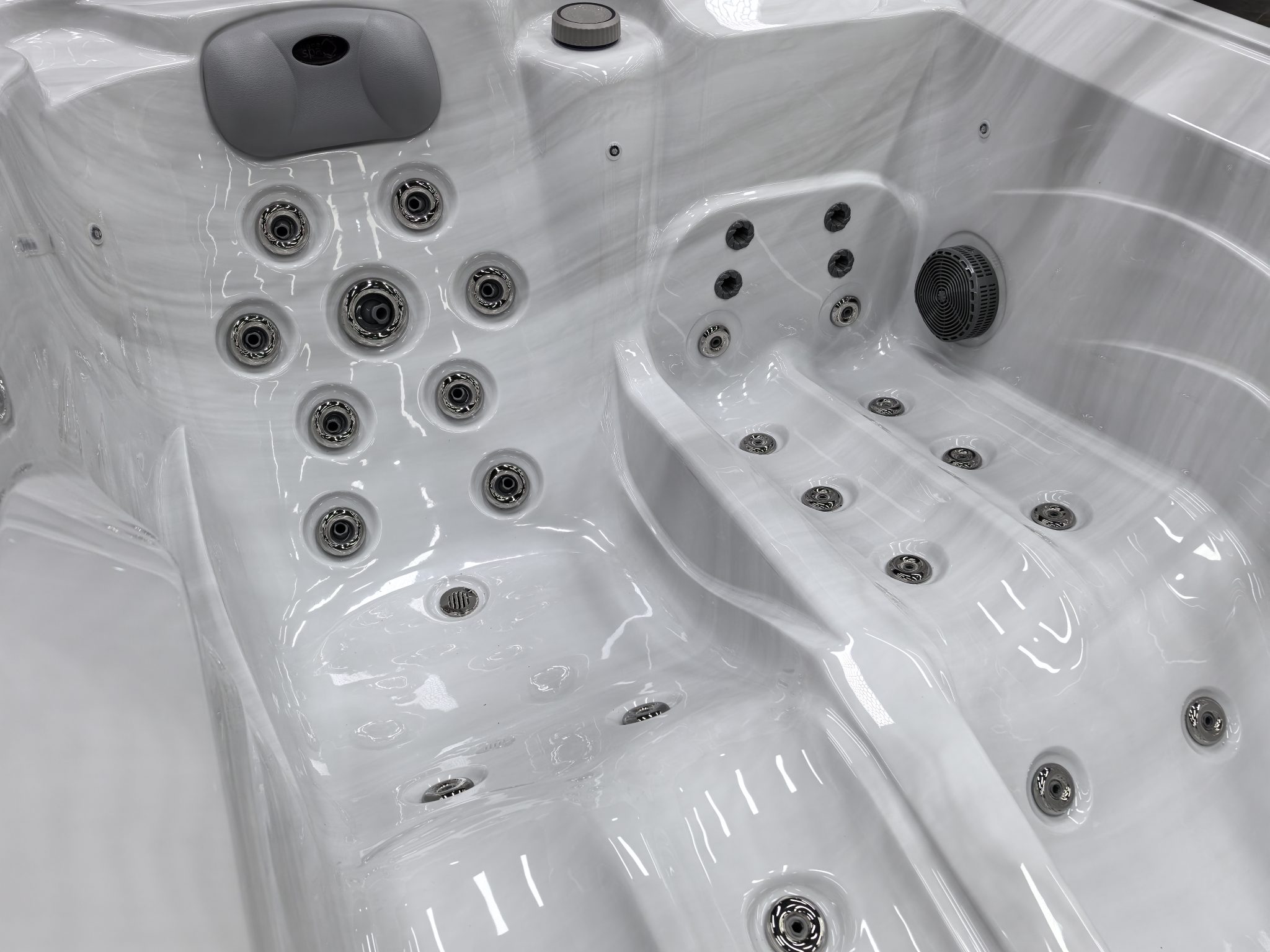 Spa LS VENISE Ecomax – Spa 2 places allongées – Plug and Play SPAS Ligne-Spa Spa LS VENISE Ecomax – Spa 2 places allongées – Plug and Play SPAS Ligne-Spa